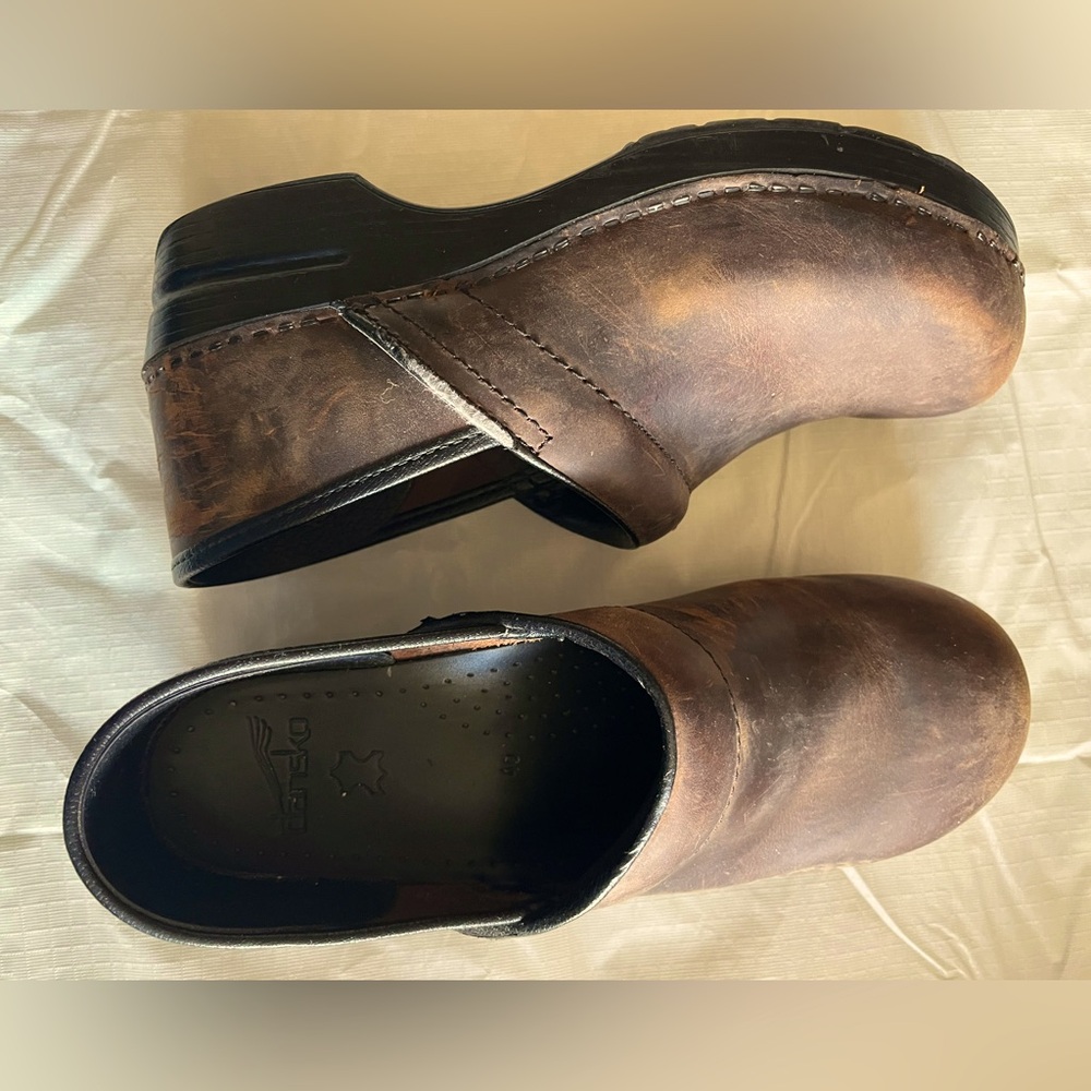 Dansko Pro Clogs in Antique Brown
Size 40